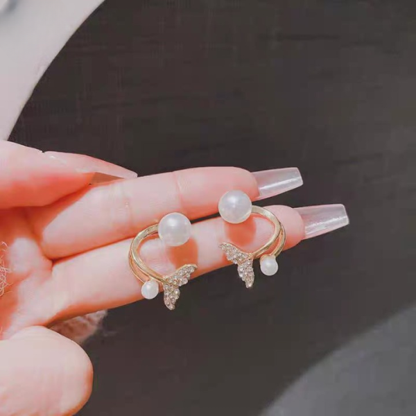 Korean Golden Fishtail Fashion Stud Earrings